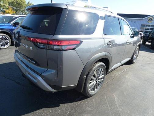 2025 Nissan Pathfinder SL 4WD