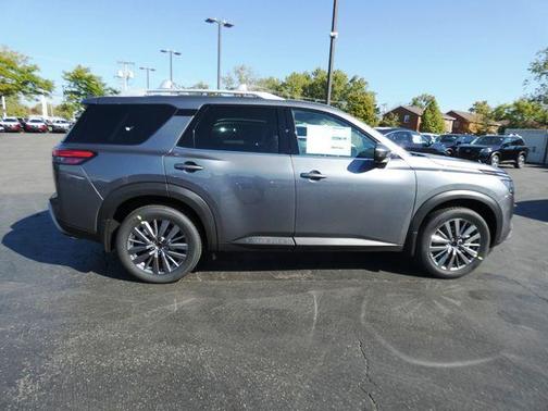 2025 Nissan Pathfinder SL 4WD