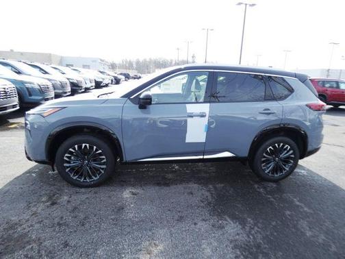 Boulder Gray Pearl/Super Black 2026 Nissan Rogue Platinum