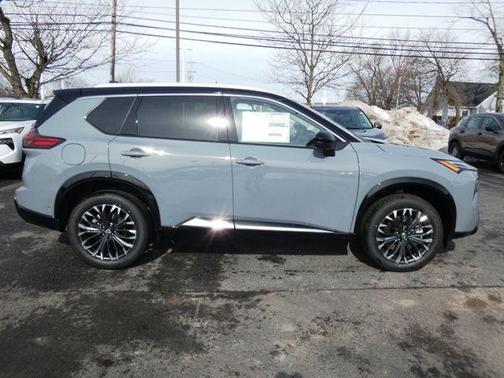 Boulder Gray Pearl/Super Black 2026 Nissan Rogue Platinum