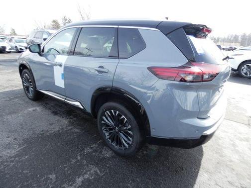 Boulder Gray Pearl/Super Black 2026 Nissan Rogue Platinum