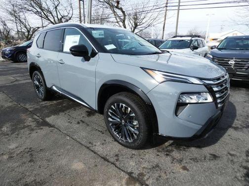 Boulder Gray Pearl/Super Black 2026 Nissan Rogue Platinum