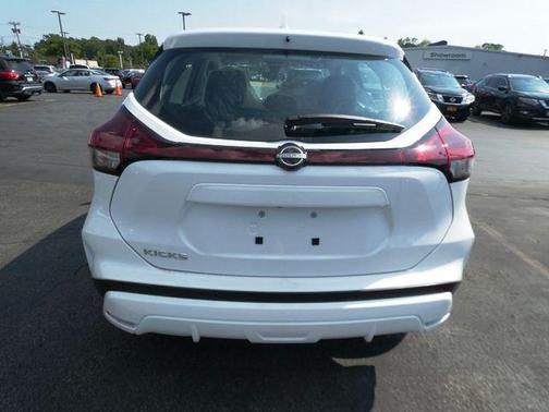 2025 Nissan Kicks S
