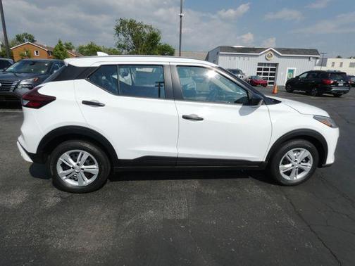 2025 Nissan Kicks S