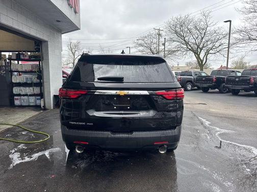 Mosaic Black Metallic 2023 Chevrolet Traverse LS