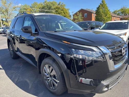 2025 Nissan Pathfinder SV 4WD
