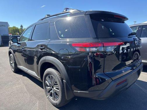 2025 Nissan Pathfinder SV 4WD