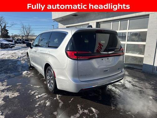 2024 Chrysler Pacifica Hybrid Select