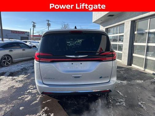 2024 Chrysler Pacifica Hybrid Select