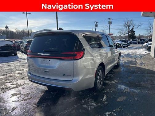 2024 Chrysler Pacifica Hybrid Select
