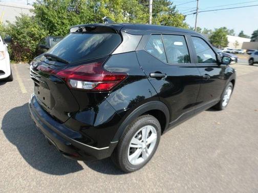2025 Nissan Kicks S