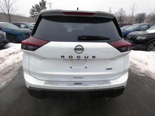 Everest White Pearl Tricoat 2026 Nissan Rogue Dark Armor