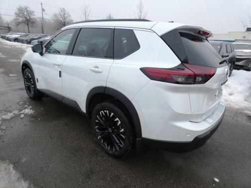 Everest White Pearl Tricoat 2026 Nissan Rogue Dark Armor