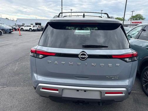 Solid Gray/Super Black 2025 Nissan Pathfinder Platinum 4WD
