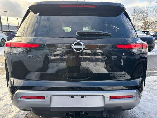 2025 Nissan Pathfinder Platinum 4WD
