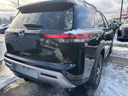2025 Nissan Pathfinder Platinum 4WD