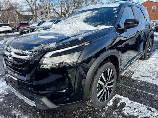2025 Nissan Pathfinder Platinum 4WD