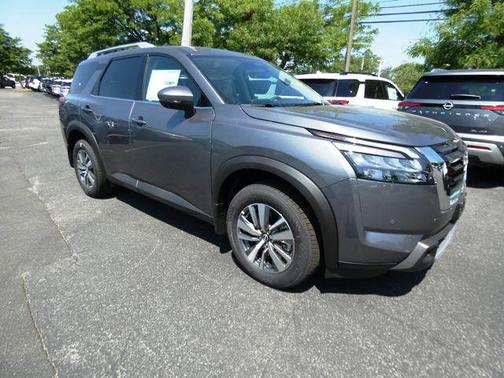 2025 Nissan Pathfinder SL 4WD