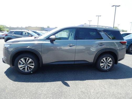 2025 Nissan Pathfinder SL 4WD