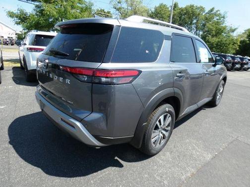 2025 Nissan Pathfinder SL 4WD