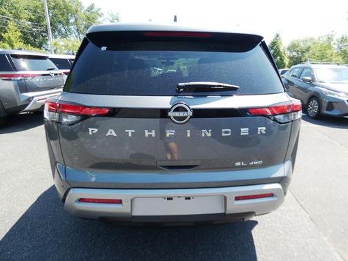 2025 Nissan Pathfinder SL 4WD