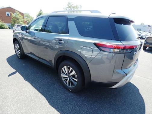 2025 Nissan Pathfinder SL 4WD