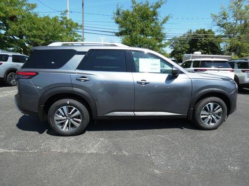 2025 Nissan Pathfinder SL 4WD
