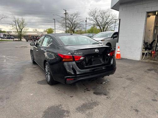 Super Black 2023 Nissan Altima 2.5 SV