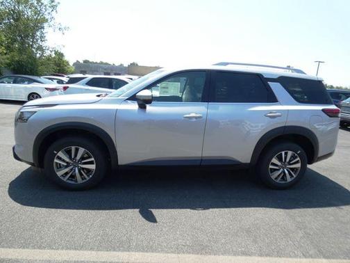 2025 Nissan Pathfinder SL 4WD