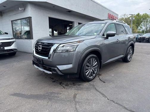 Gun Metallic 2025 Nissan Pathfinder SL 4WD