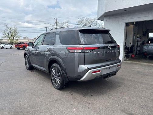 Gun Metallic 2025 Nissan Pathfinder SL 4WD