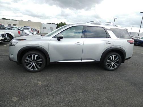 2025 Nissan Pathfinder Platinum 4WD