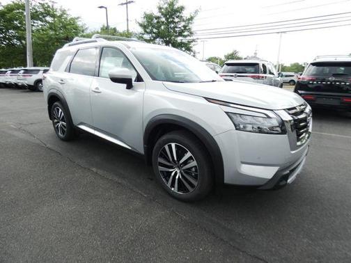2025 Nissan Pathfinder Platinum 4WD