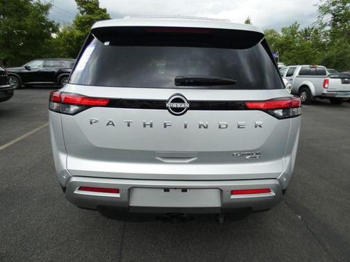 2025 Nissan Pathfinder Platinum 4WD