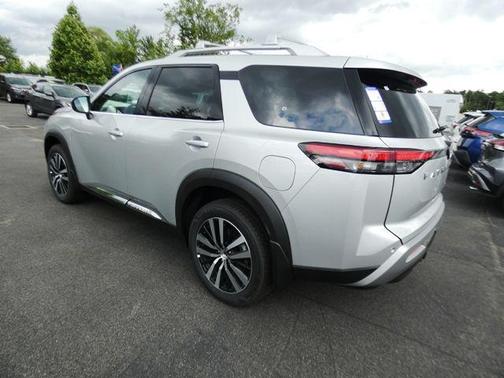 2025 Nissan Pathfinder Platinum 4WD