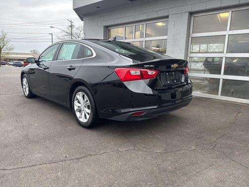 Mosaic Black Metallic 2024 Chevrolet Malibu FWD 1LT