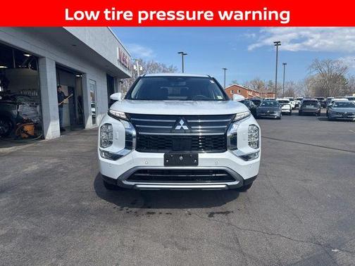 White Diamond 2025 Mitsubishi Outlander SE 2.5 S-AWC