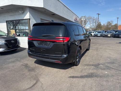 2025 Chrysler Pacifica Limited