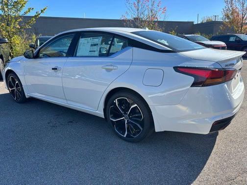 2025 Nissan Altima SR FWD