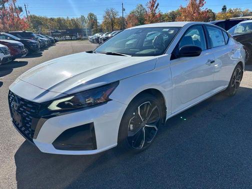 2025 Nissan Altima SR FWD