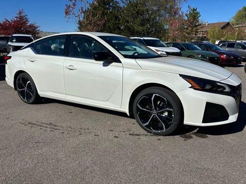 2025 Nissan Altima SR FWD