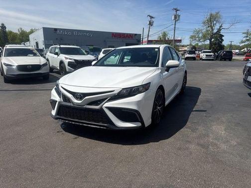 Ice 2024 Toyota Camry SE