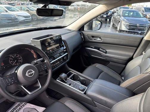 Super Black 2025 Nissan Pathfinder SL 4WD