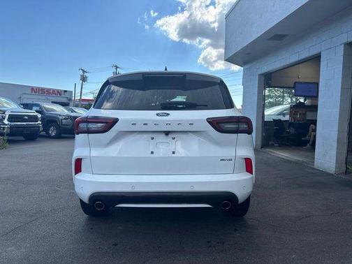 Oxford White 2023 Ford Escape ST-Line