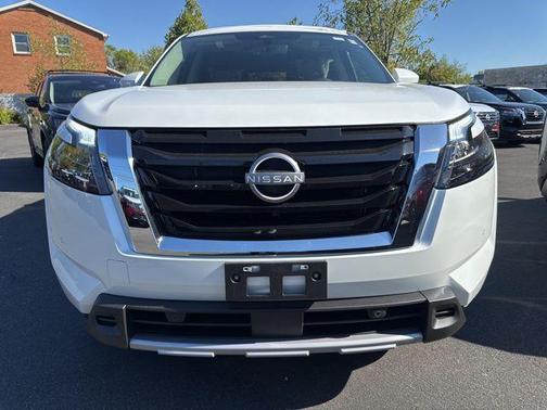 2025 Nissan Pathfinder Platinum 4WD
