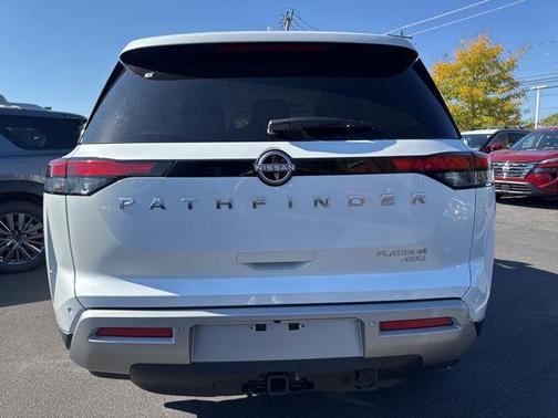 2025 Nissan Pathfinder Platinum 4WD