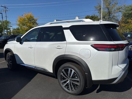 2025 Nissan Pathfinder Platinum 4WD