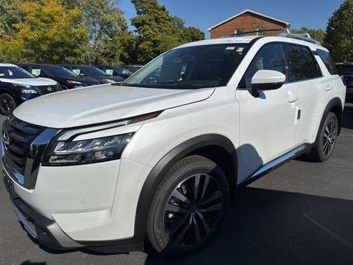 2025 Nissan Pathfinder Platinum 4WD