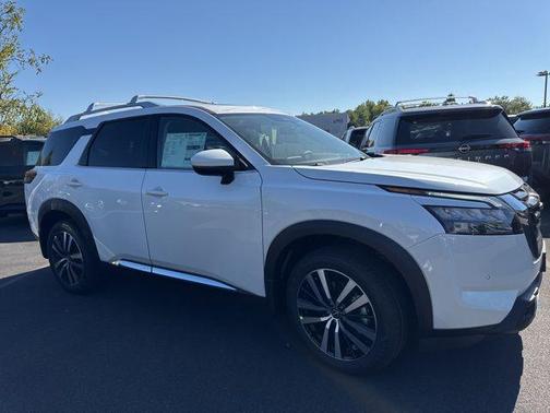 2025 Nissan Pathfinder Platinum 4WD