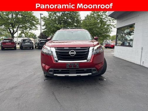 2023 Nissan Pathfinder SL 4WD